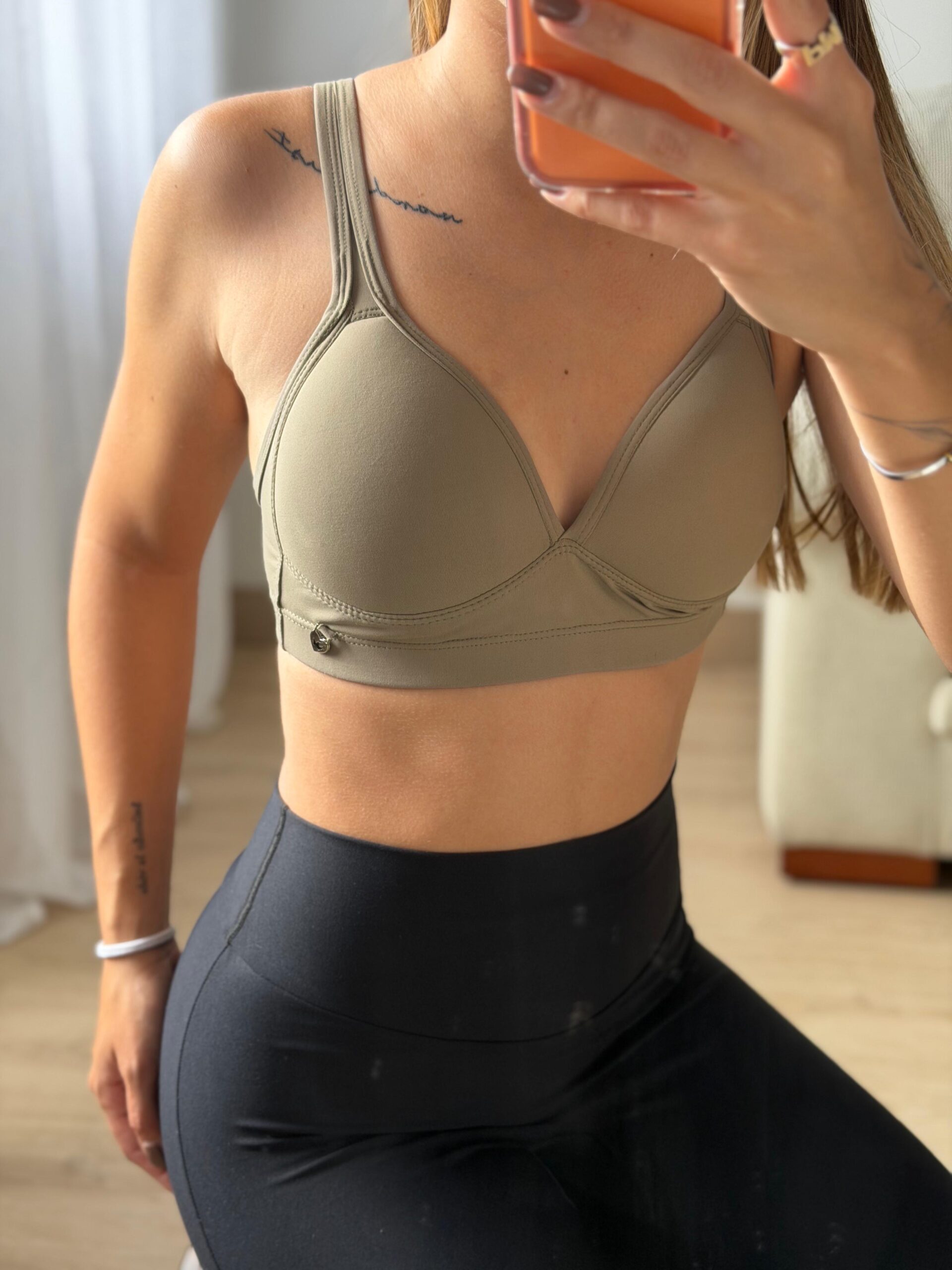 Top con taza y breteles anchos para regular - VARIEDAD DE COLORES DISPONIBLES - Imagen 3